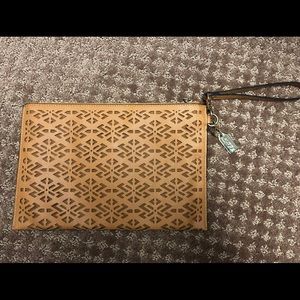 Aldo clutch